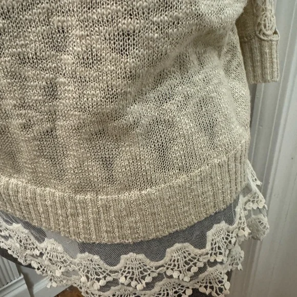 Daytrip Cream V-Neck Sweater with Crotchet Lace Accents size Medium - Picture 4 of 5